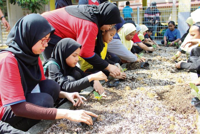 18 pelajaran hijau kiri