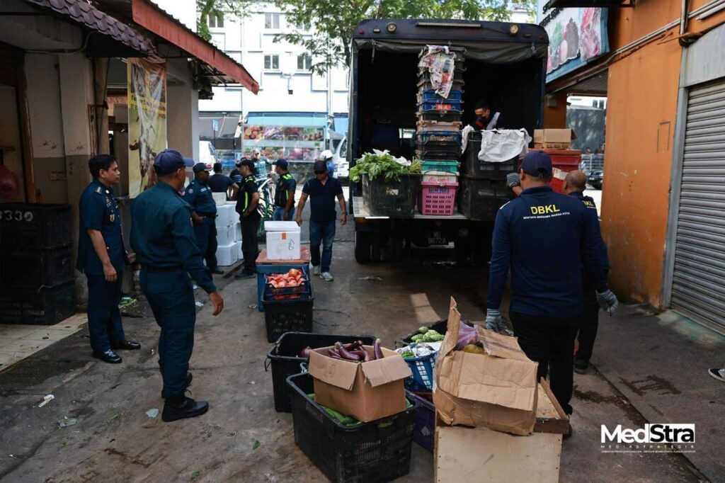 Antara barang niaga yang disita dbkl hari ini. 1024x682 1