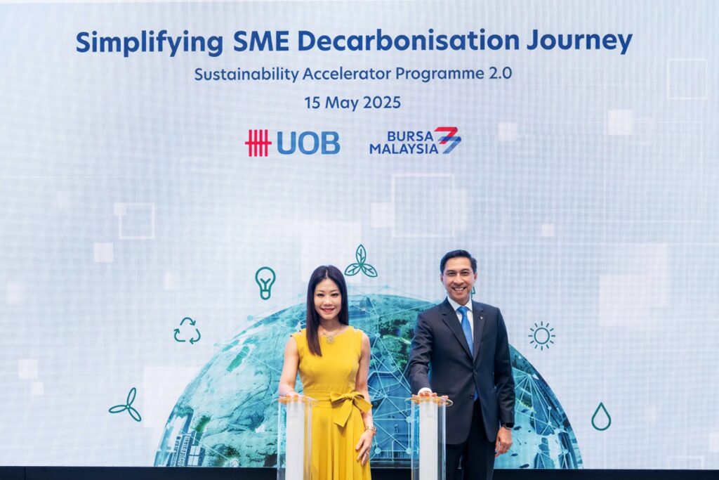 Ms Ng Wei Wei CEO UOB Malaysia and Dato Fadl Mohamed CEO Bursa Malaysia launching the collaboration to simplify SMEs decarbonisation journey 1024x683 1