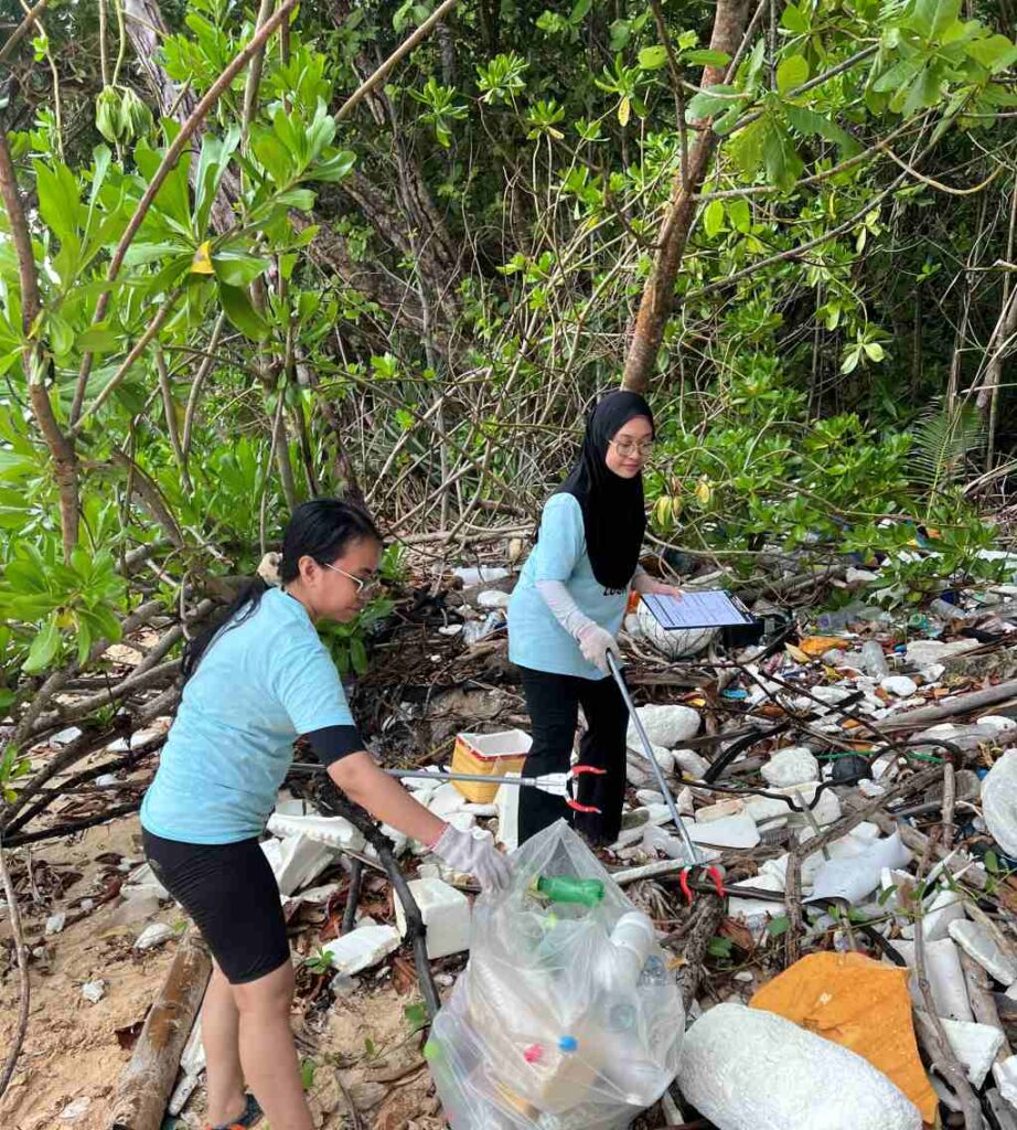 050625Gaya Alam Sampah e1749030120430 922x1024 1