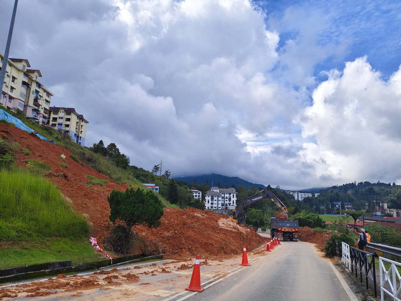 301125 prk cameron tanah runtuh