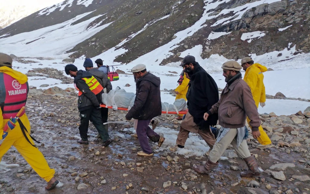 14dbe800 de62 4560 a413 6d3f9d9d074e afp 20230528 33gf6xa v1 highres pakistanweatheravalanche 1 cropped 1