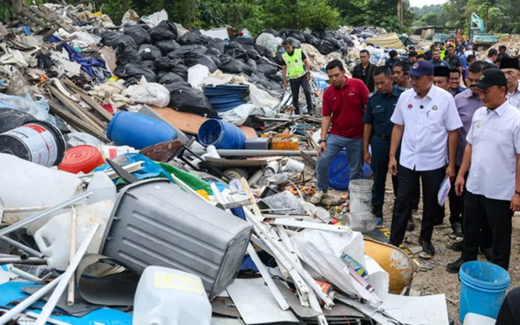 4ef30385 bb7f 4ba0 bbe0 5594ada95407 johor swcorp director zainal fitri dengan sampah bernama 170826