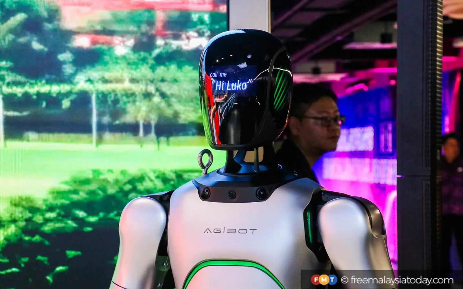 U Mobile Launches Enterprise Innovation Platform Hub 3 Robot