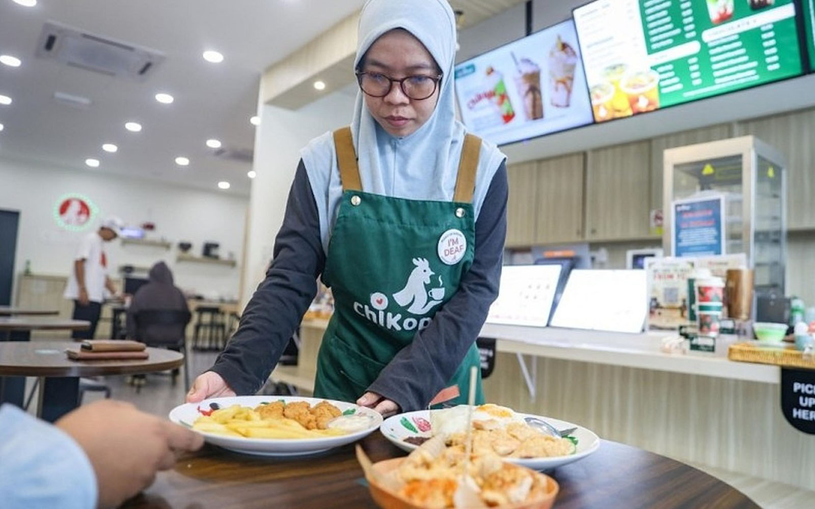Johor Café Serves Up Jobs And Hope For Oku Community 3 Fb801c9a 9820 49af 8c39 cac0aed266ca waitress lifestyle emelpic 160826