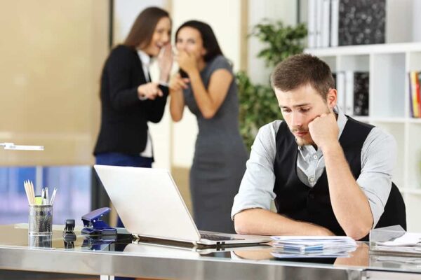 Role of social media in workplace bullying 600x400 1
